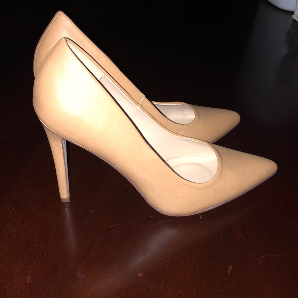 “Call it- Spring” Point-toe Pumps - Picture 2 of 3